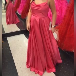 SELLING MY NEVER WORN PROM DRESS!